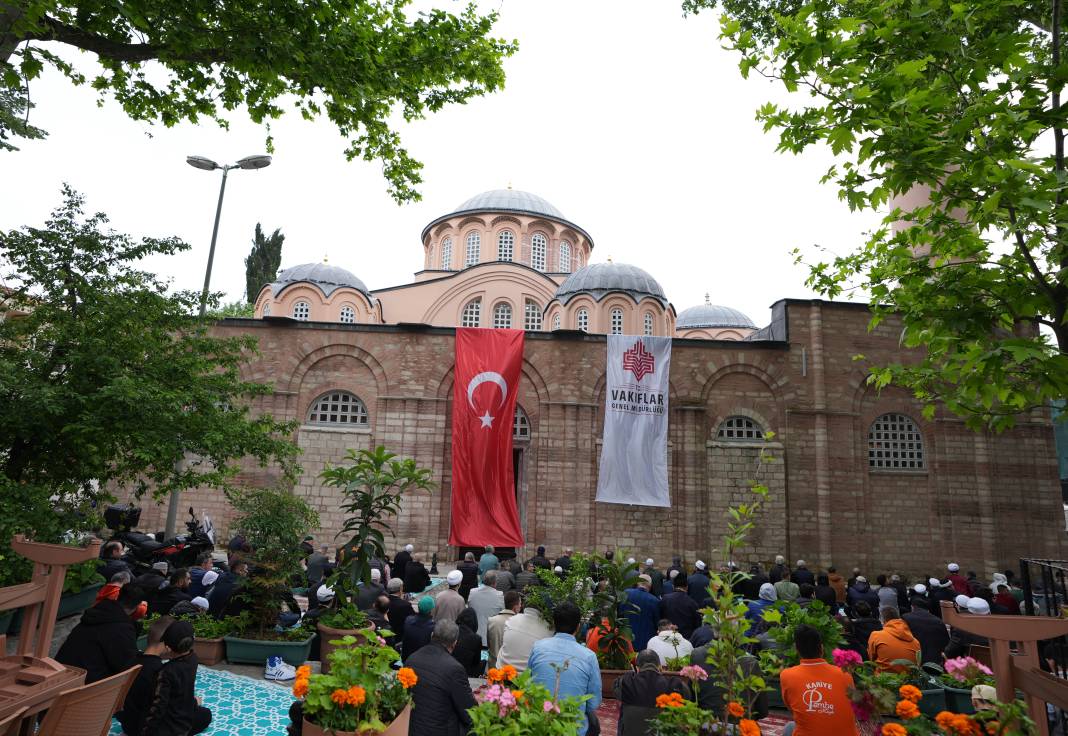 Kiliseden camiye çevrilen Kariye Camii’nde 79 yıl sonra ilk cuma namazı 3